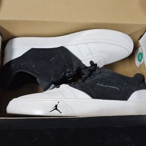 Jordan Series Black and White Men's Shoes